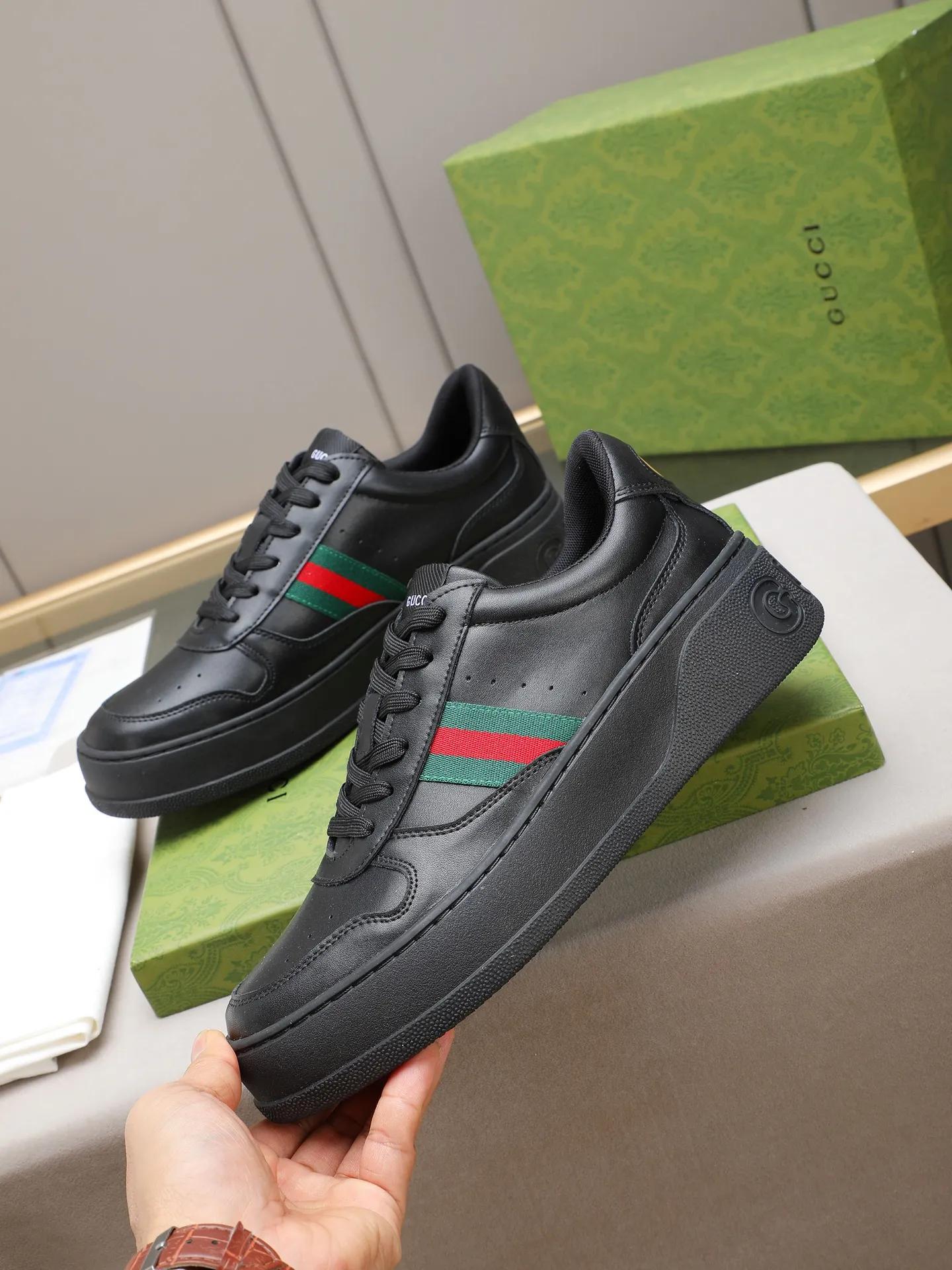 PP420 new men's shoes GUCCI fashion trend, made of first-layer calfskin➕breathable mesh lining! The foot feels super comfortable and the workmanship is impeccable. The original ultra-light outsole, size: 38-44 (45 customized), 5 colors to choose from!